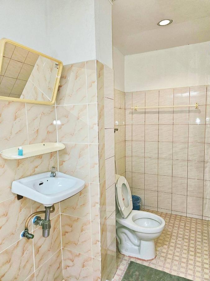 P.California Inter Hostel Nang Rong Dış mekan fotoğraf