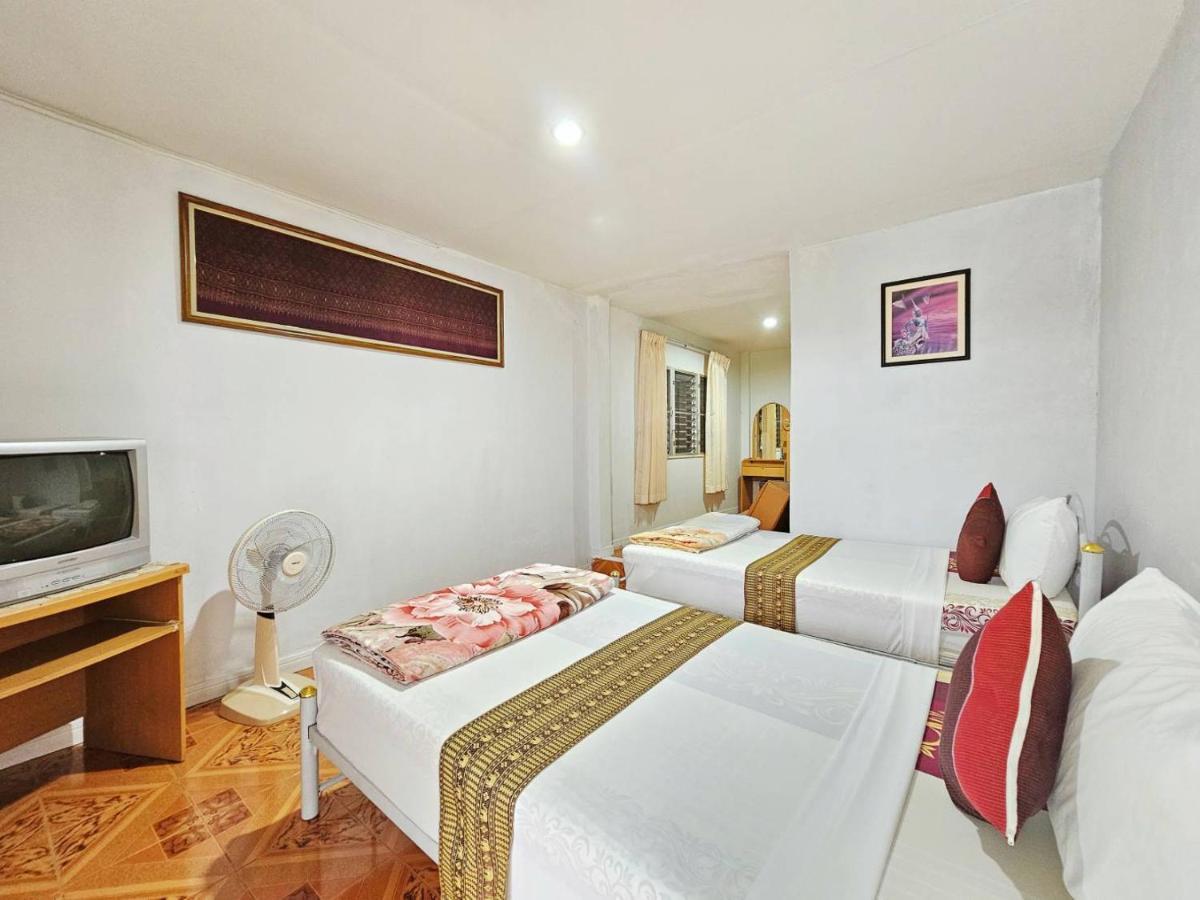 P.California Inter Hostel Nang Rong Dış mekan fotoğraf