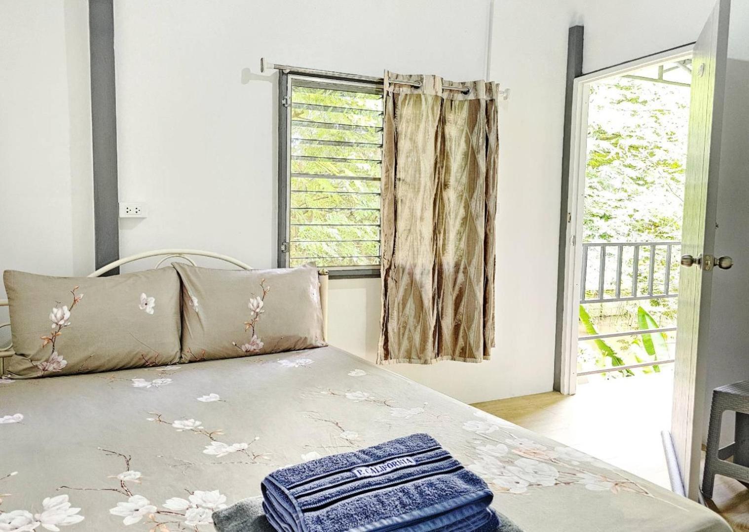P.California Inter Hostel Nang Rong Dış mekan fotoğraf