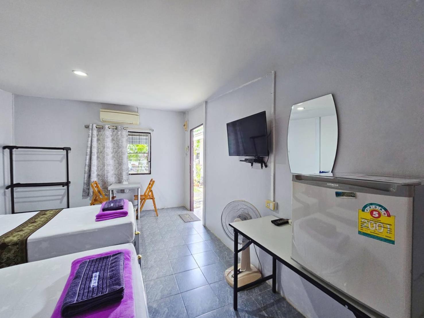 P.California Inter Hostel Nang Rong Dış mekan fotoğraf