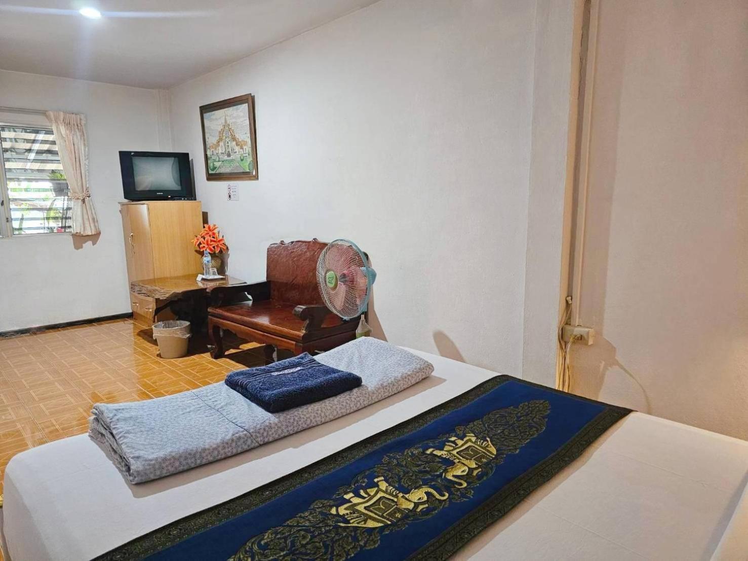P.California Inter Hostel Nang Rong Dış mekan fotoğraf