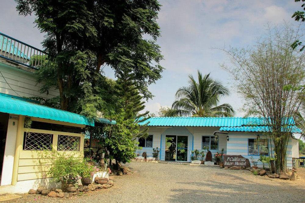 P.California Inter Hostel Nang Rong Dış mekan fotoğraf