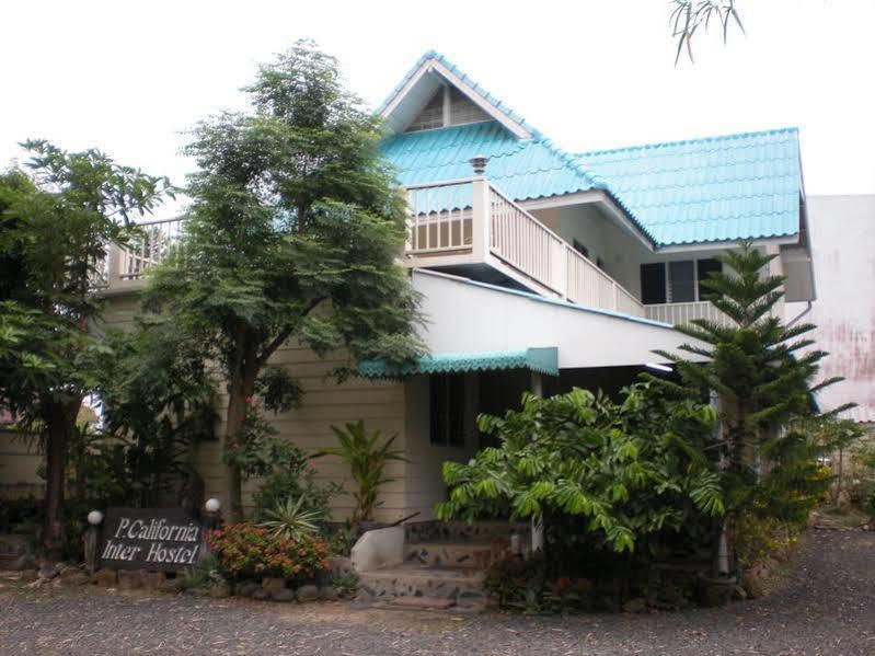 P.California Inter Hostel Nang Rong Dış mekan fotoğraf