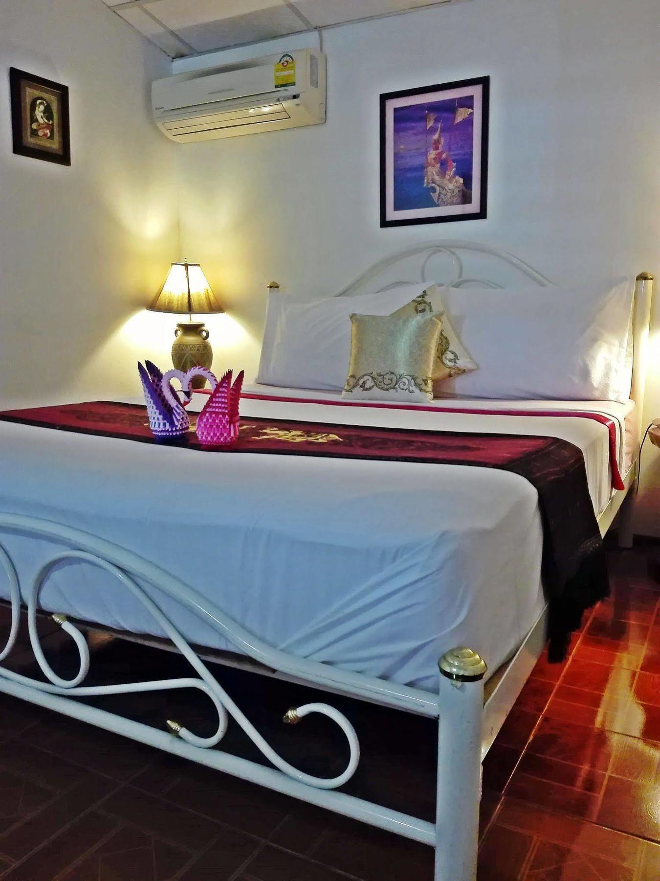 P.California Inter Hostel Nang Rong Dış mekan fotoğraf
