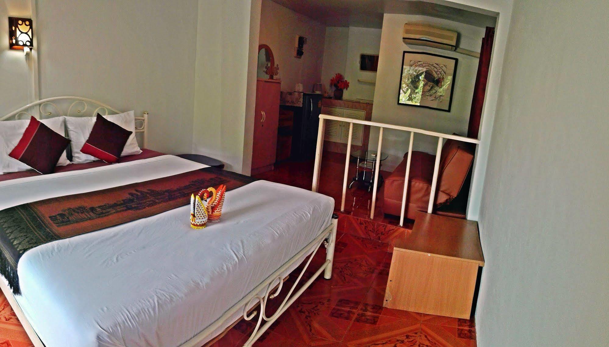 P.California Inter Hostel Nang Rong Dış mekan fotoğraf