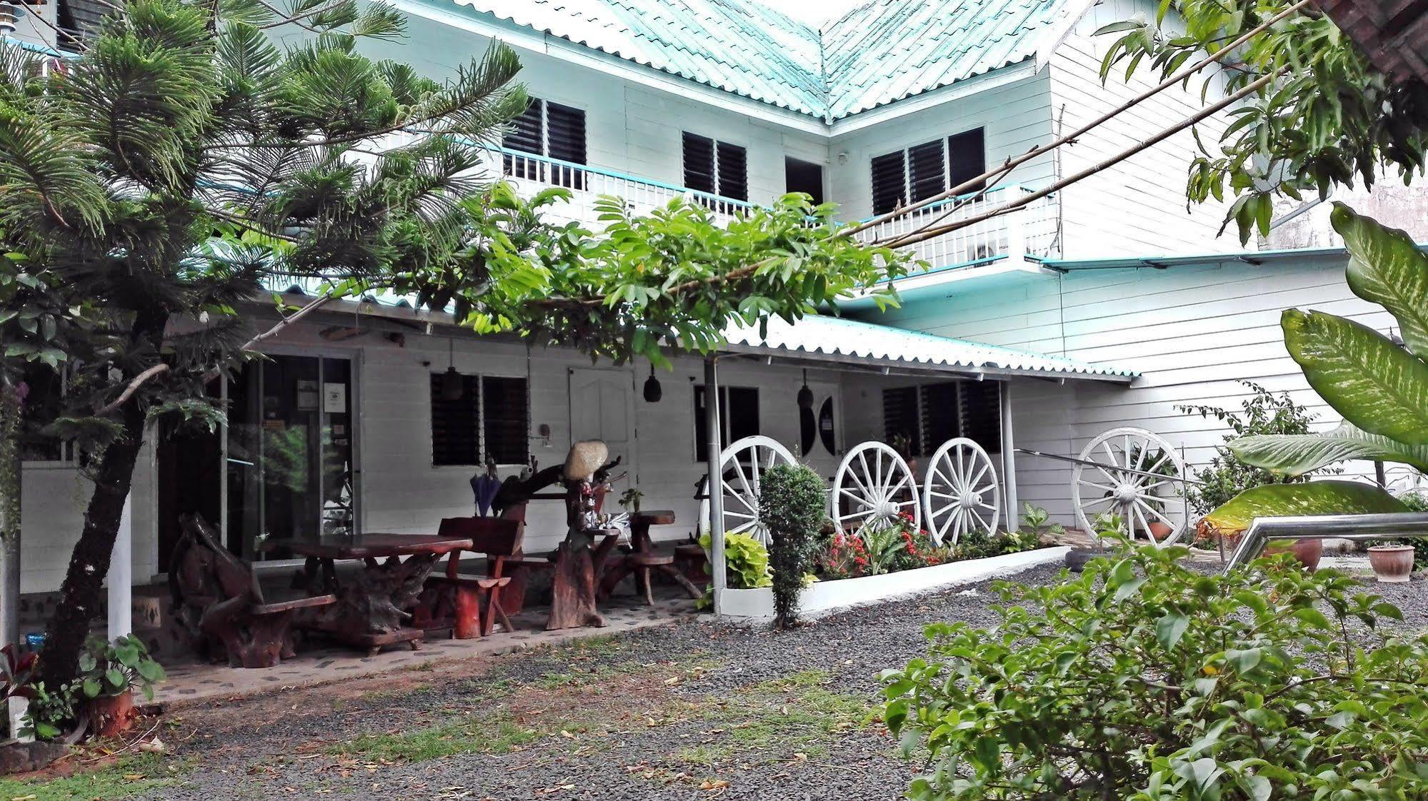P.California Inter Hostel Nang Rong Dış mekan fotoğraf